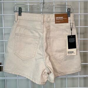 NWT size 26 Dr. Denim shorts in ecru
